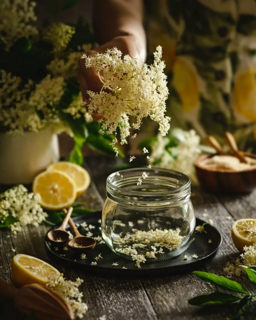 what does elderflower taste like